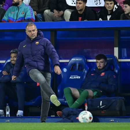 Flick Diseña el Barça 2026-2027: Un Futuro de Incógnitas y Decisiones Cruciales