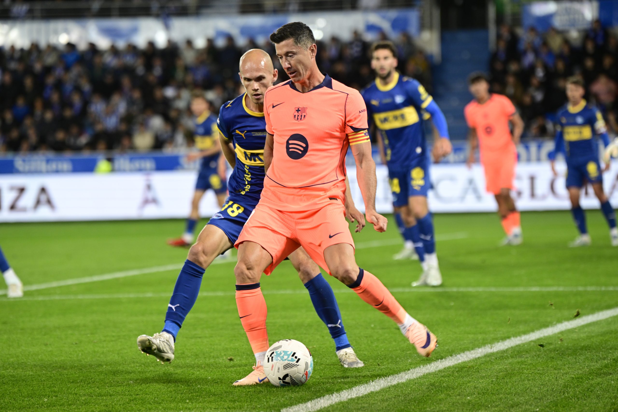 El Barça Tropieza en Vitoria: La Ambición de los 100 Puntos se Desvanece, Pero la Liga Sigue Brillando
