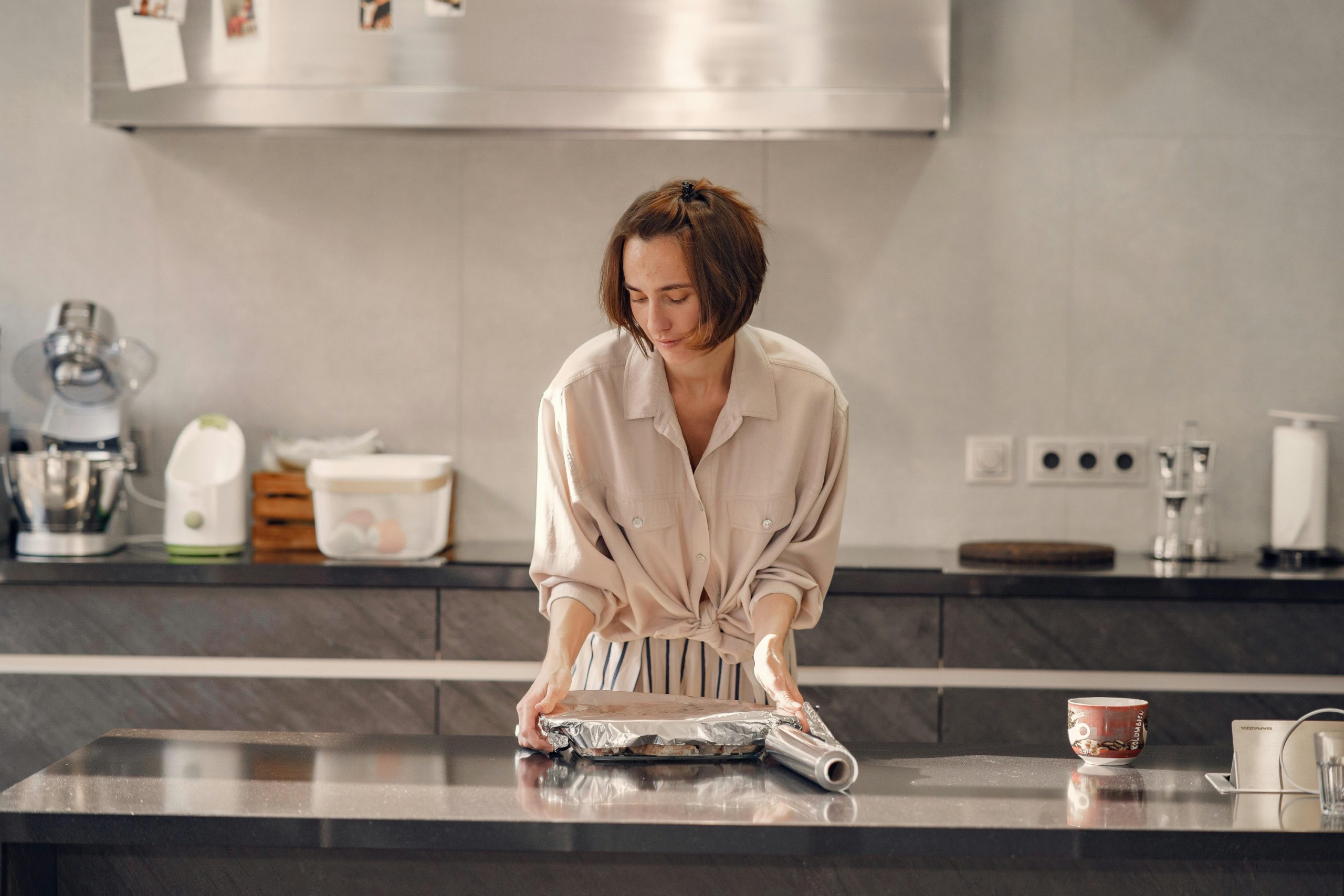 El Papel de Aluminio: ¿Aliado o Enemigo Silencioso en Tu Cocina?