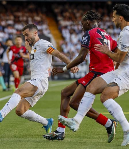 ¡El Valencia C.F. Se Rescata en Vallecas! Un Empate Agónico que Vale Oro en la Lucha por Europa