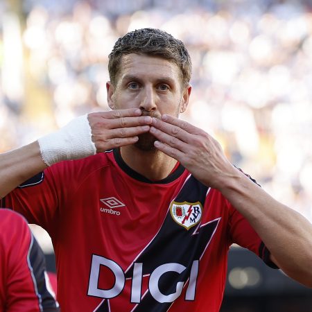 ¡Rayo Vallecano Sella un Punto Crucial en Mestalla con Sabor a Europa!