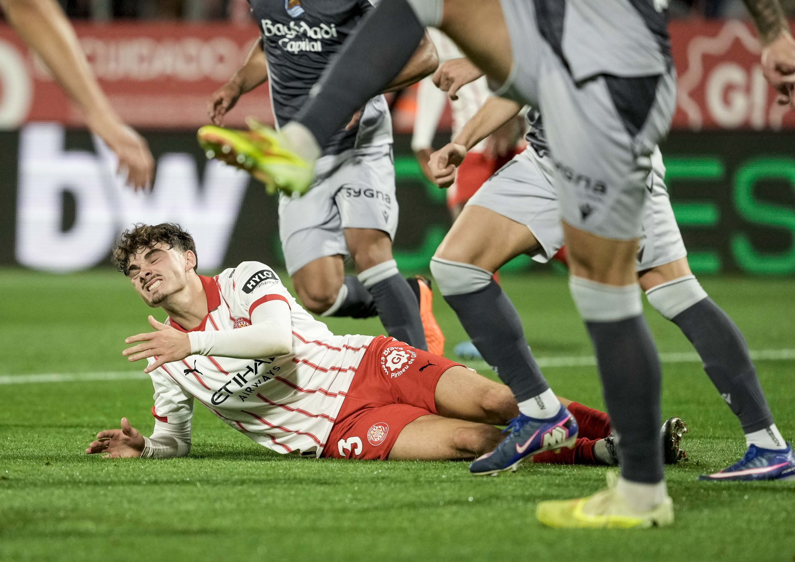 Montilivi se Vació: El Girona Lucha con el Alma pero la Real Sociedad Golpea con Precisión