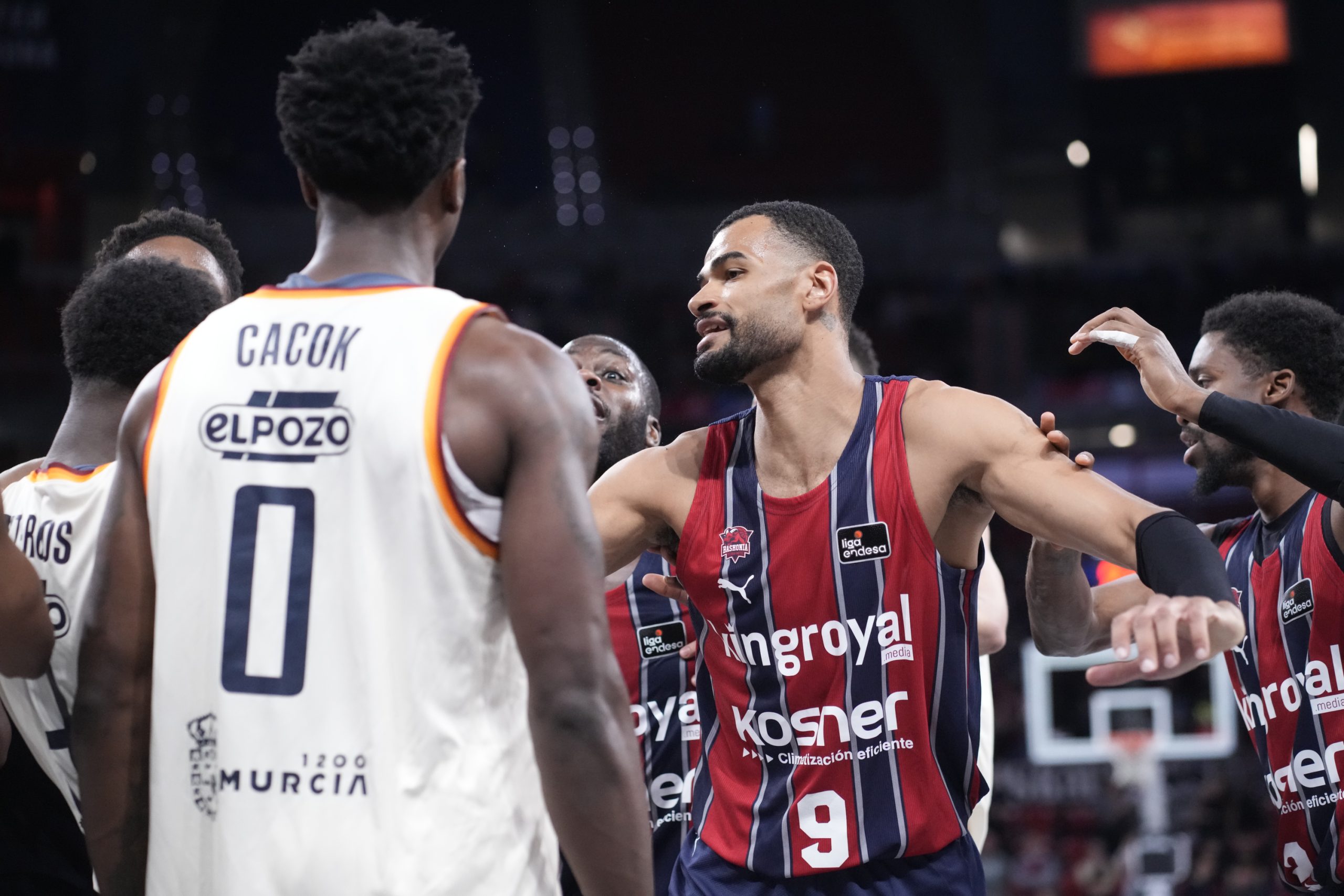¡La Liga Endesa al Rojo Vivo! El Barça Busca el Liderato en Tenerife Mientras el Madrid Se Recupera