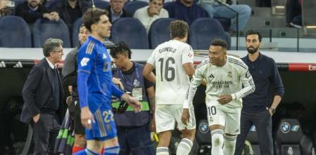 El Bernabéu se Ceba con Mbappé: Pitada Histórica y Pancartas Contra Florentino