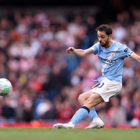 ¡Doble Ración de Fútbol de Élite! La Premier League en Vilo con Duelos Clave para el Título y Europa