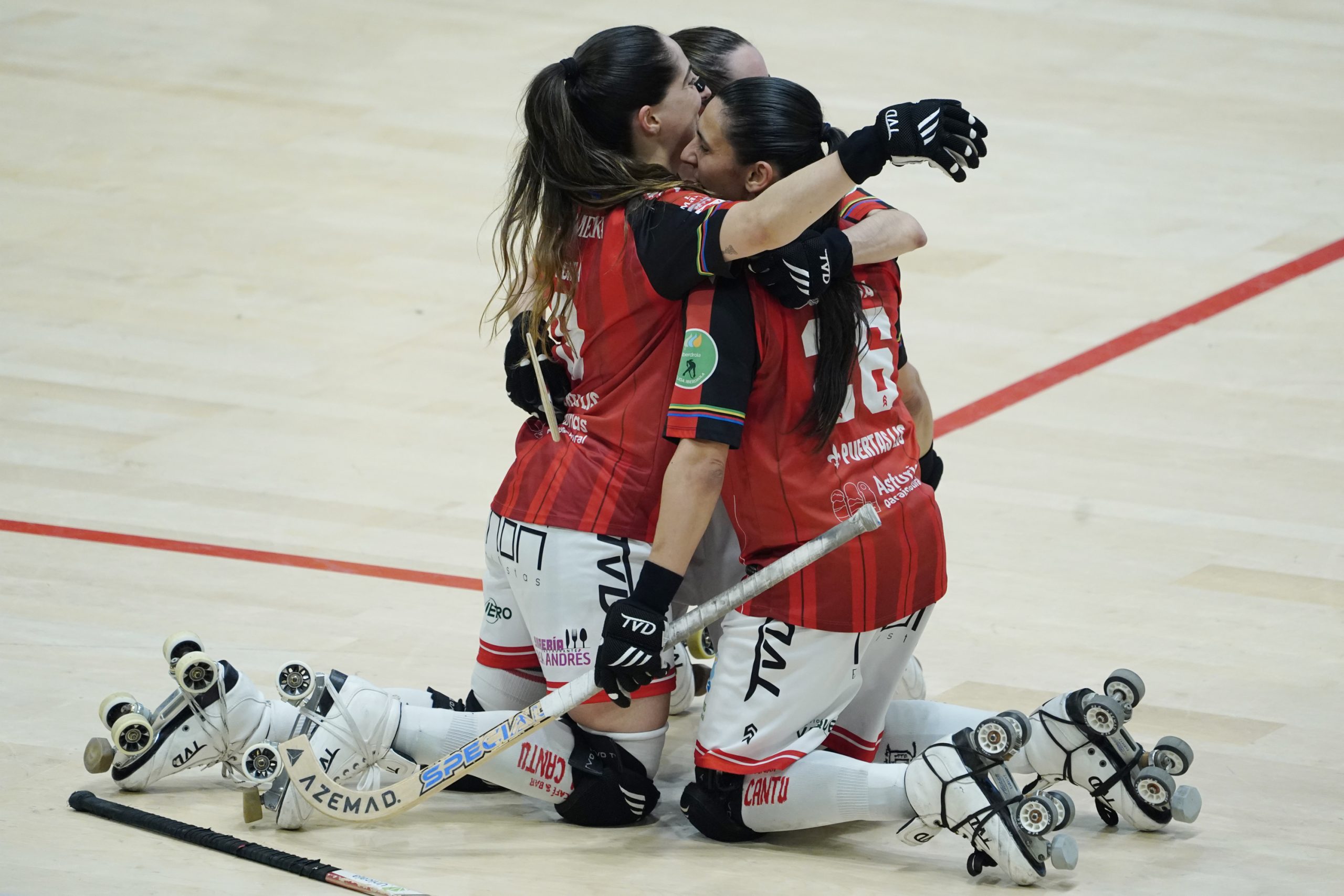 La OK Liga Iberdrola en Vilo: ¿Renovación o Revolución en el Hockey Patines Femenino?