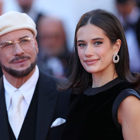 Ella Bleu Travolta: La Estrella Emergente que Deslumbra en Cannes y Roba el Protagonismo a su Padre