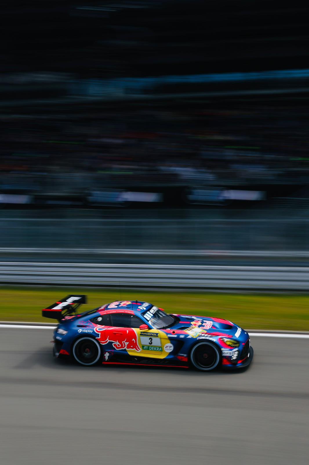Verstappen Deslumbra en el Infierno Verde: Cuarto en la Parrilla para su Debut en Nürburgring