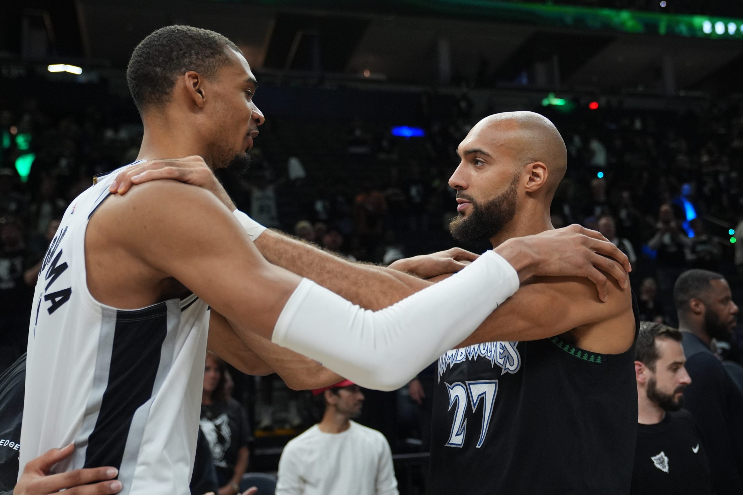 Wemby Desata la Tormenta: Los Spurs Aplastan a los Wolves y Buscan el Trono del Oeste ante los Thunder