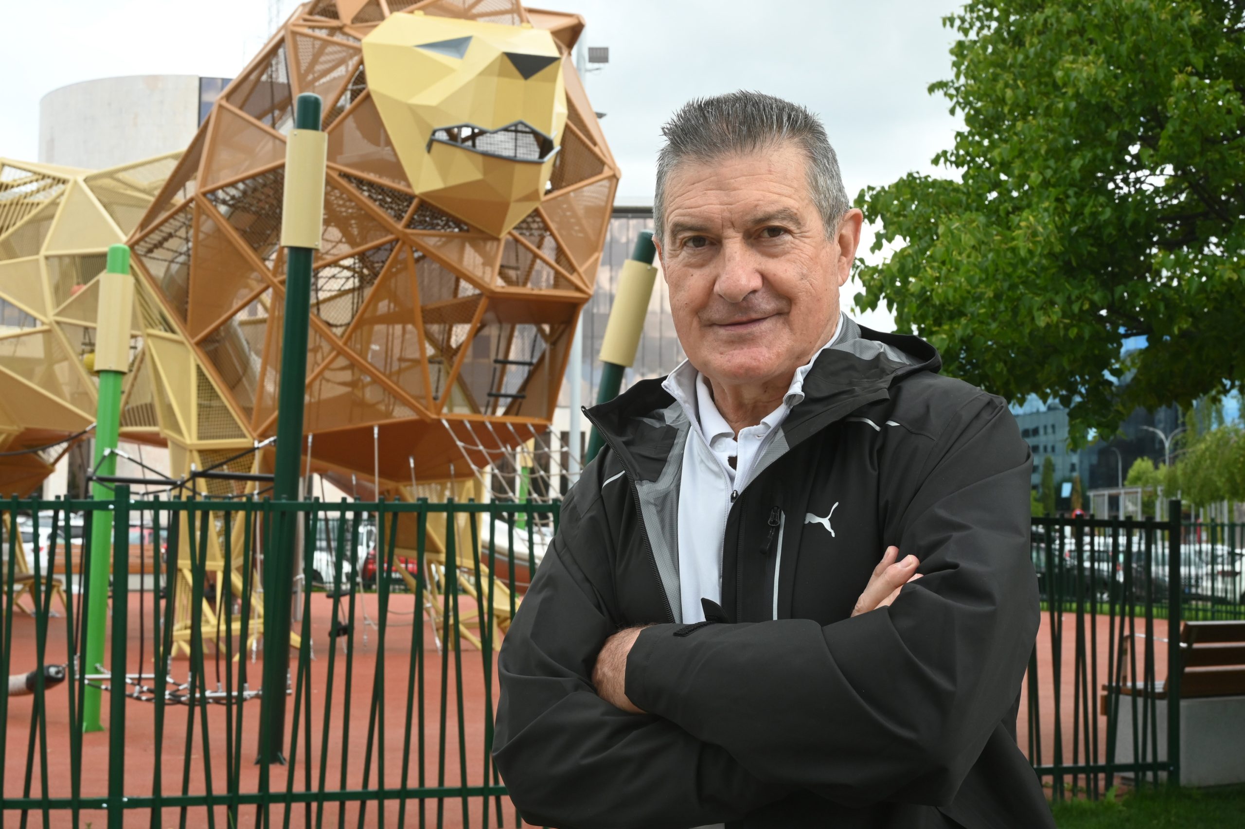 ¡Manolo Cadenas, Leyenda del Balonmano, Regresa a los Banquillos!
