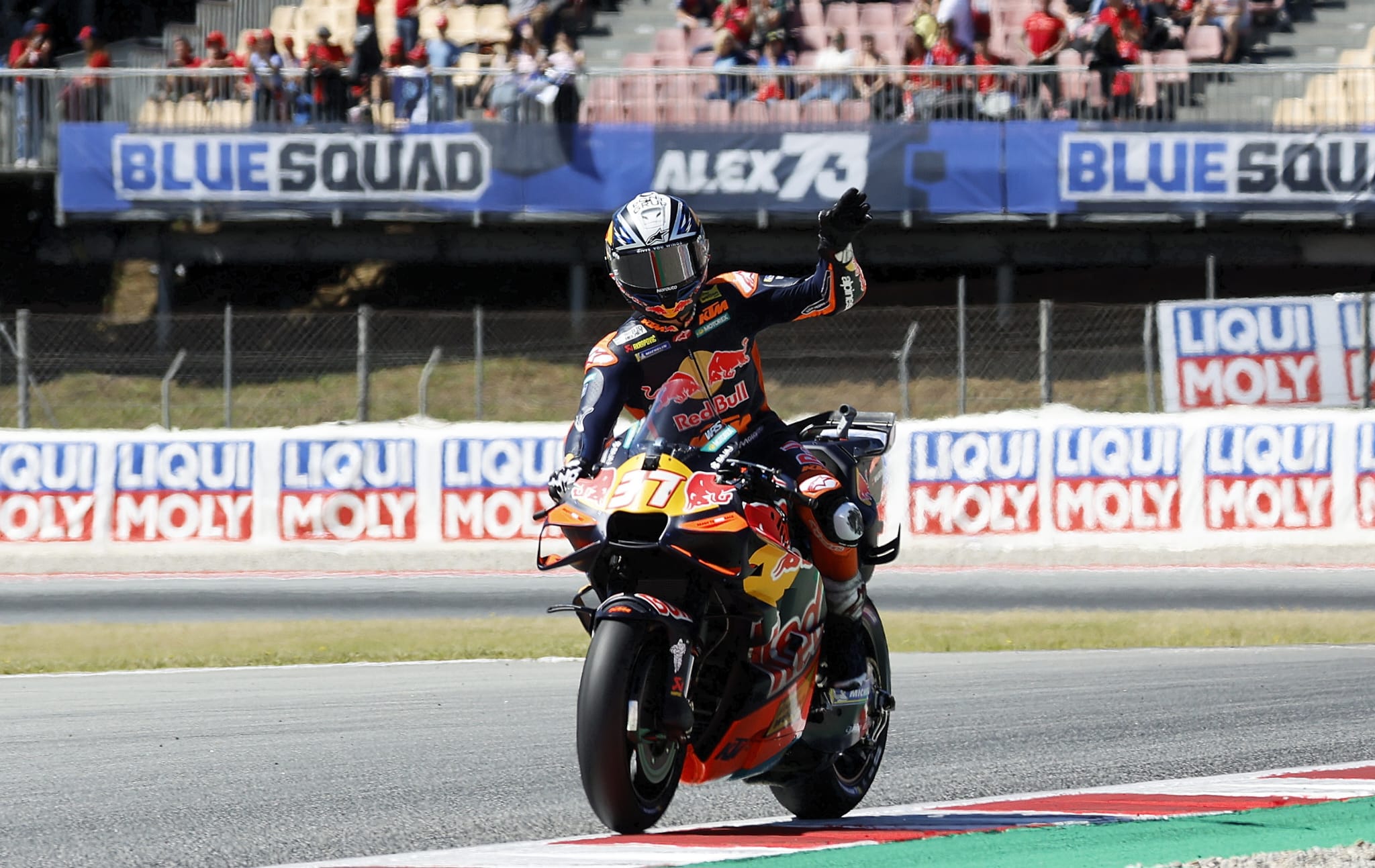 Acosta Deslumbra en Barcelona: Pole Histórica y Sueño de Victoria en MotoGP