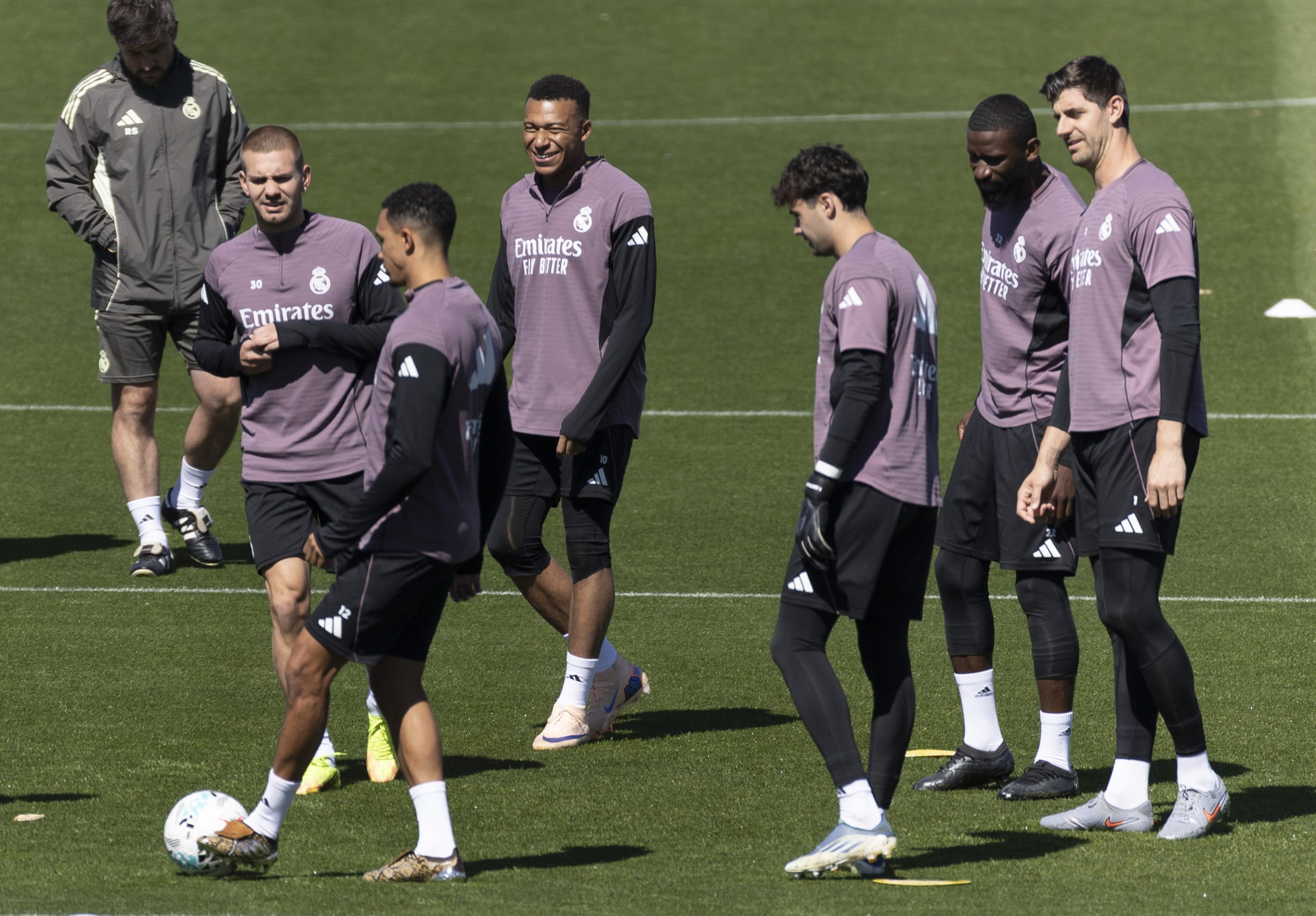 ¡Alerta Roja en Chamartín! Arbeloa Lidia con una Epidemia de Bajas Antes del Duelo Clave Contra el Sevilla