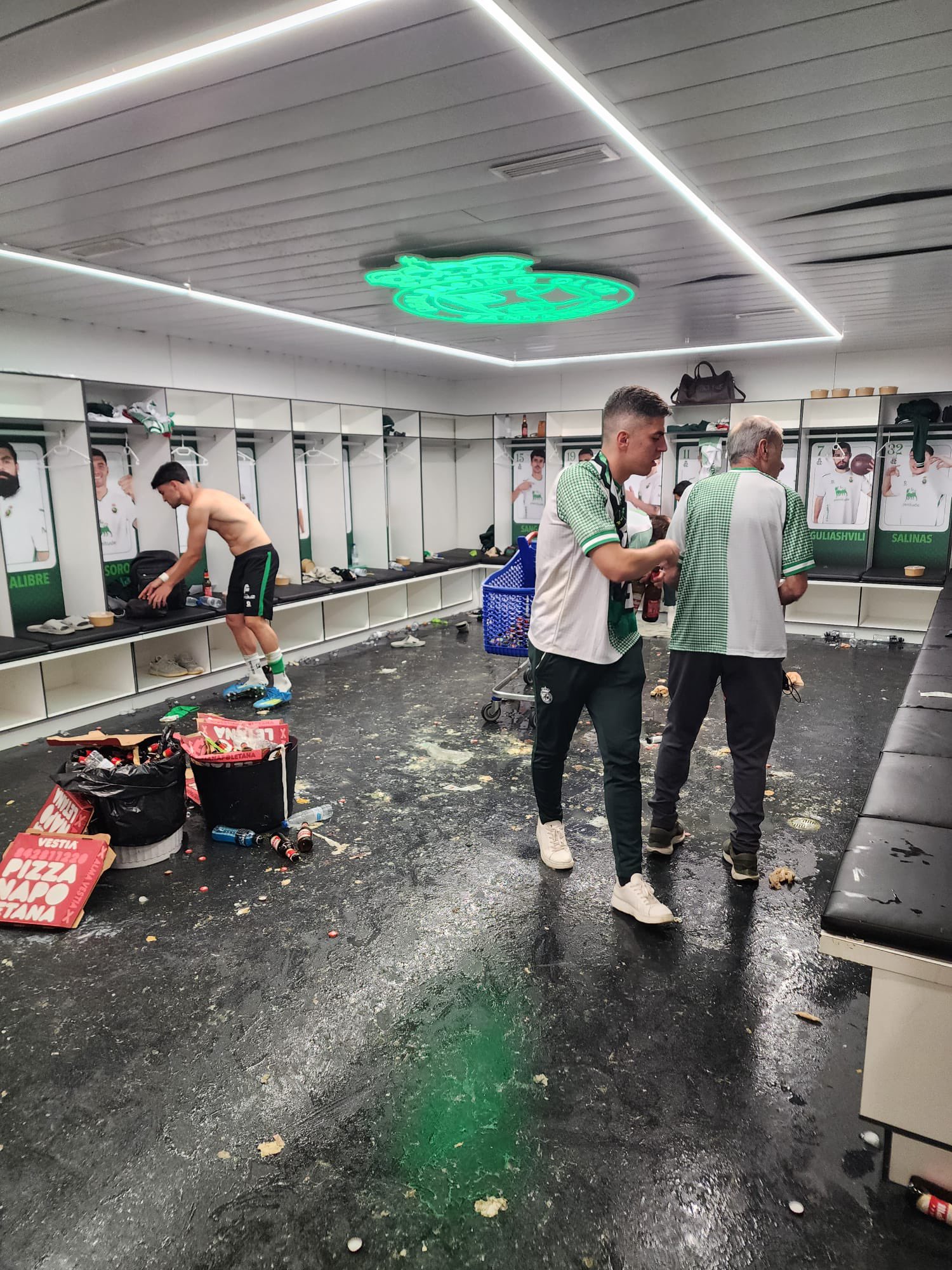 ¡El Racing Vuelve a La Élite! Fiesta Desenfrenada Tras El Ascenso Histórico