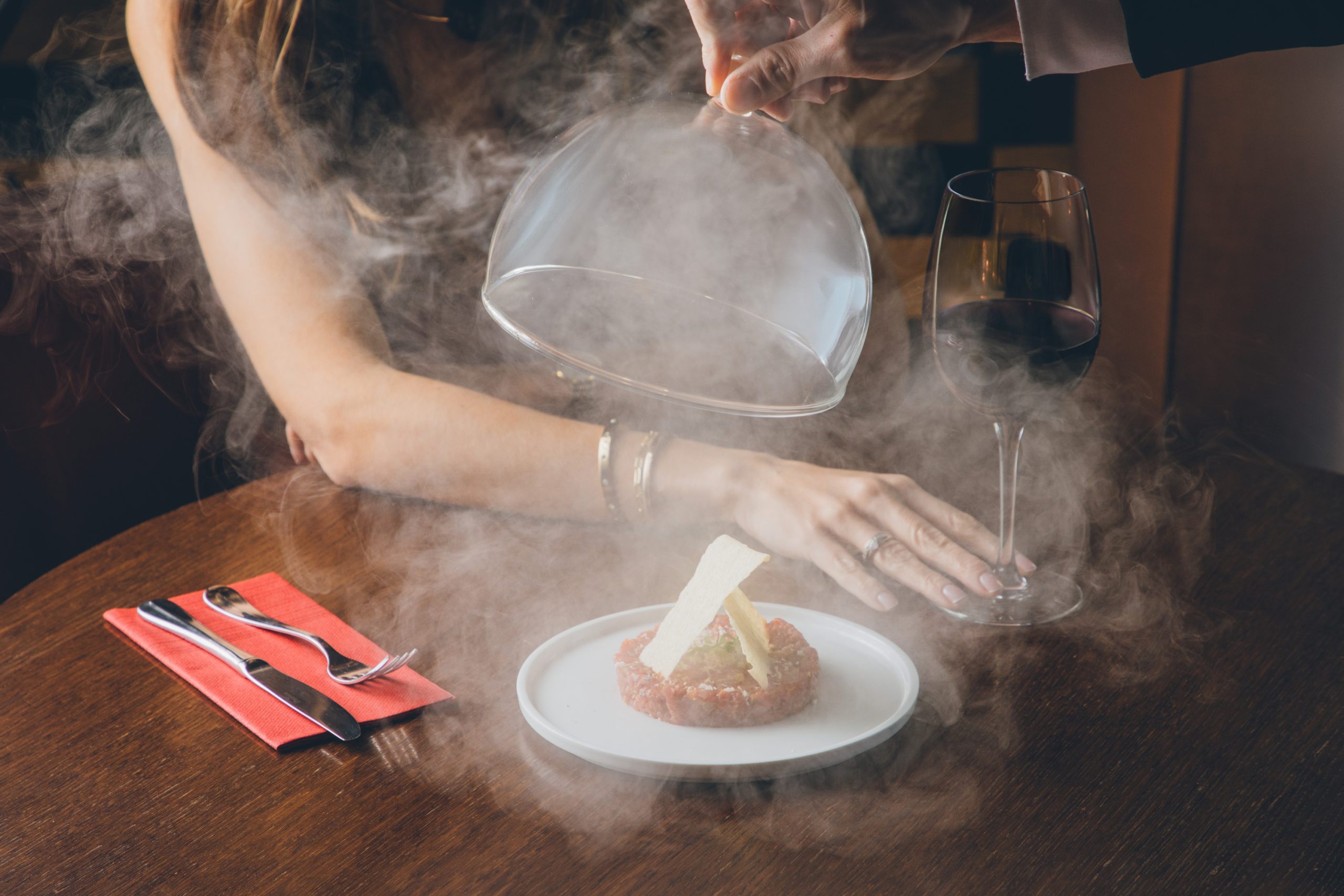 Sofia Bar & Tapas: El Mediterráneo se Renueva en el Grand Hyatt Barcelona