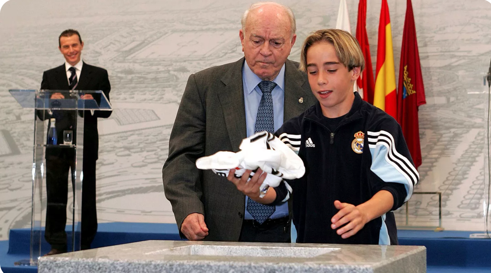 El Adiós de una Leyenda Blanca: Carvajal Cuelga las Botas con el Real Madrid Tras 450 Partidos de Gloria