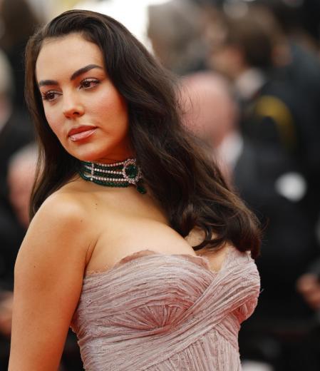Georgina Rodríguez Deslumbra en Cannes: Un Look de Ensueño que Marca Tendencia