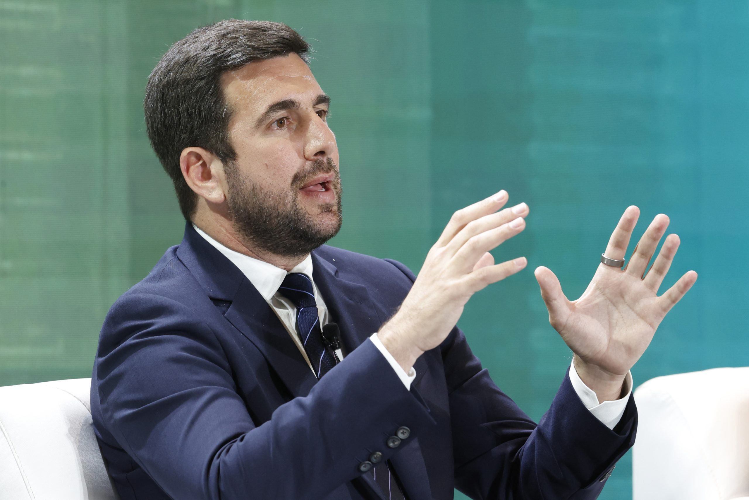 Riquelme Lanza el Guante a Florentino: Un Equipo de Estrellas para Asaltar el Bernabéu
