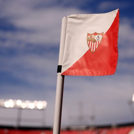Sevilla en la Cuerda Floja: El Futuro del Club Pendiente de un Visto Bueno Crucial