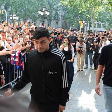 Pedri Desata la Locura en Barcelona: Un Fenómeno de Masas que Renueva su Compromiso con Adidas