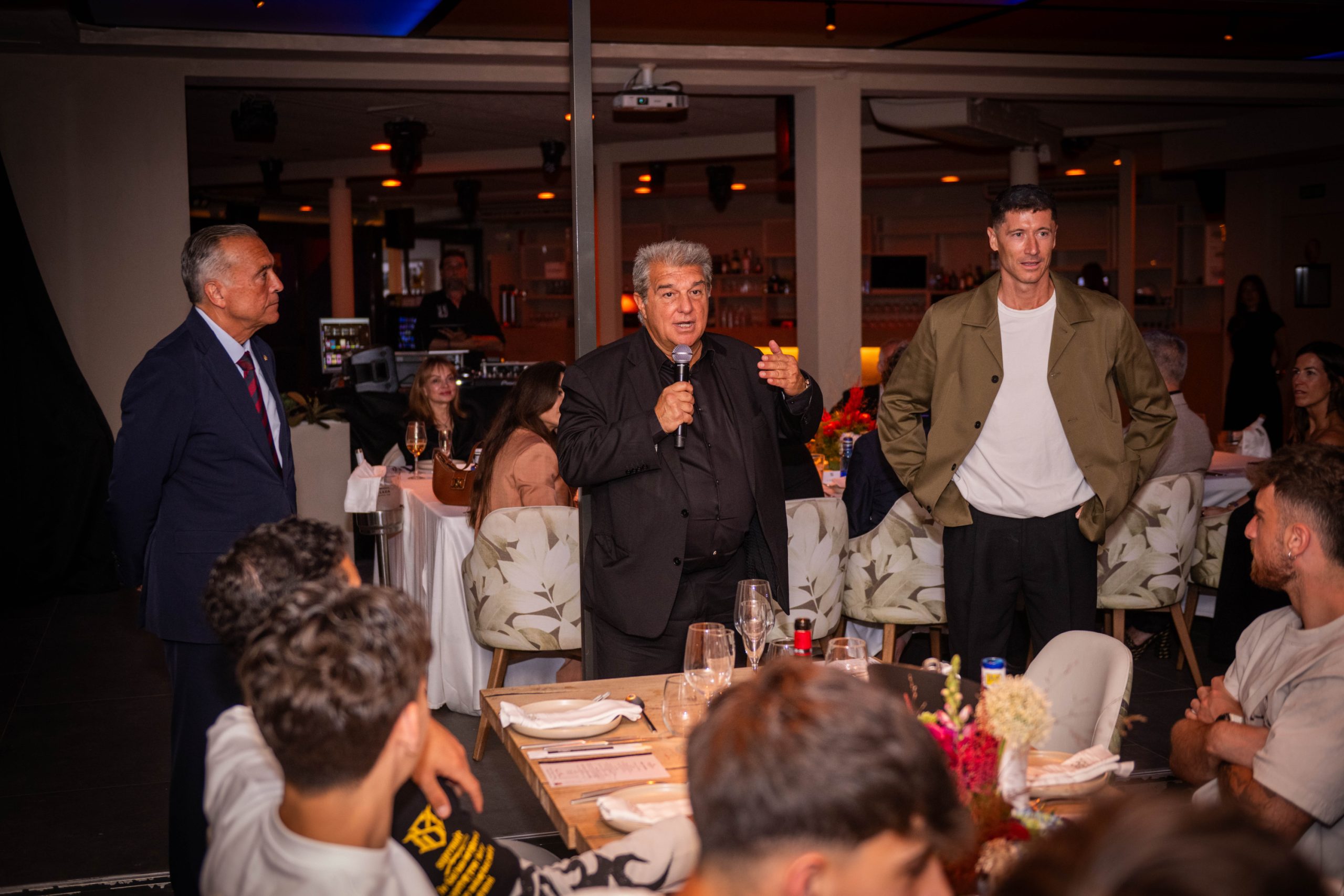 ¡El Barça Celebra a lo Grande! Cena de Campeones y Emotivo Adiós a una Leyenda