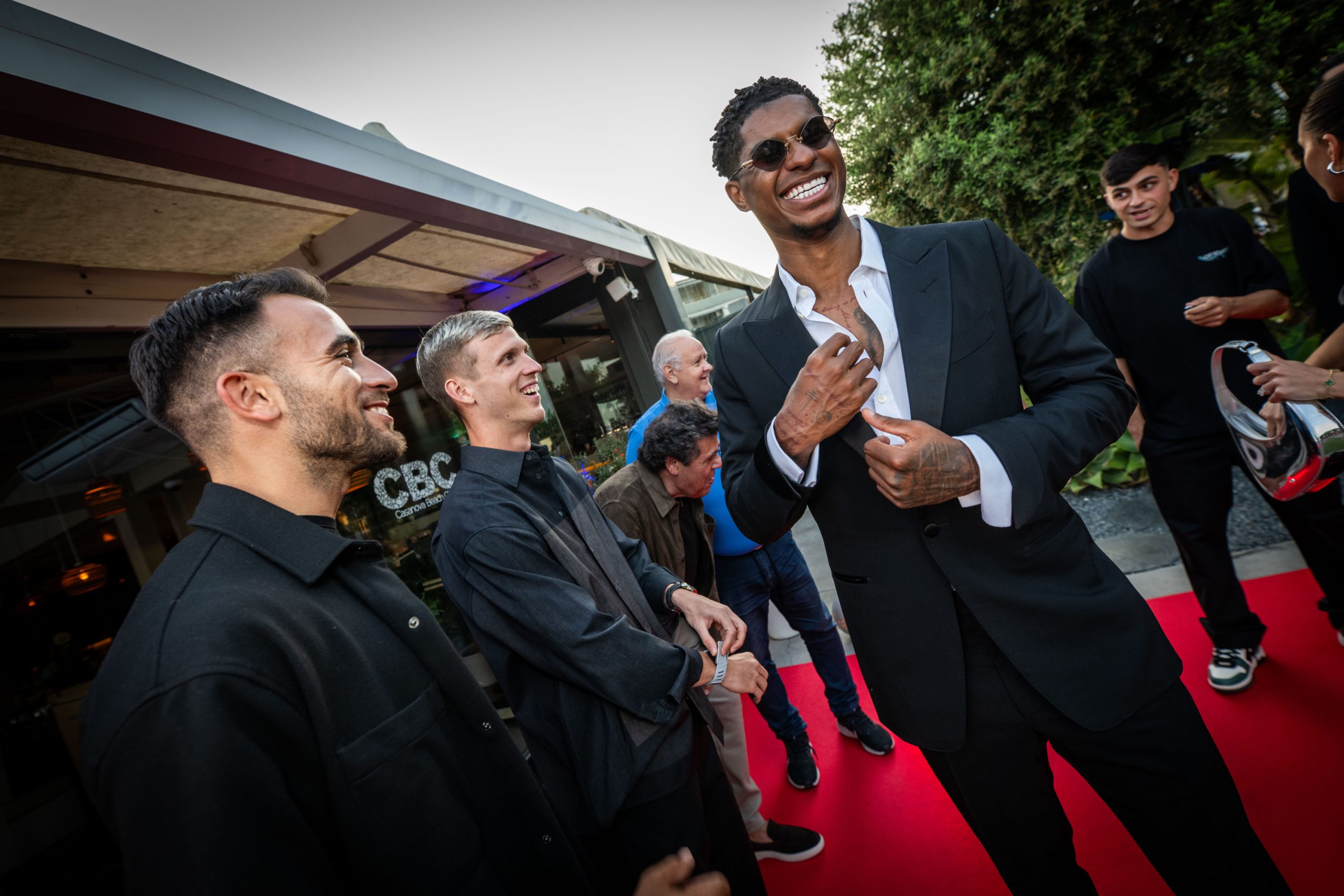 El Barça Celebra el Doblete con Estilo: De la Pasarela a la Cena de Campeones