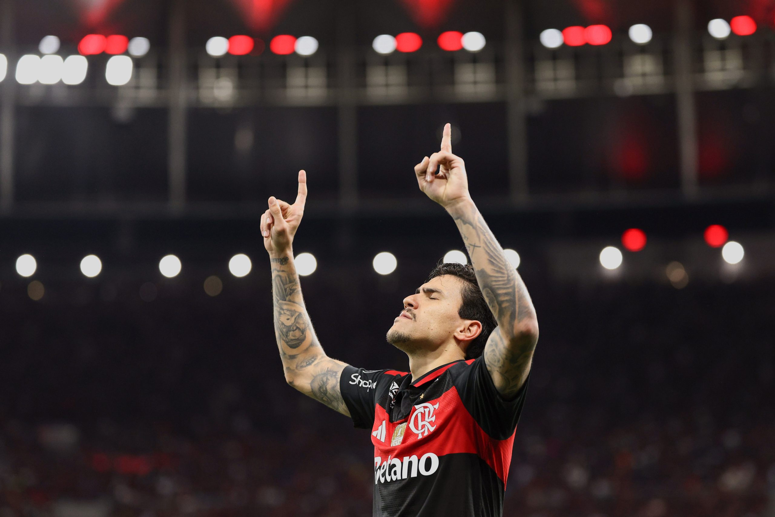 ¡Flamengo se asegura un puesto en octavos de la Libertadores! Pedro, el héroe en un Maracaná vibrante
