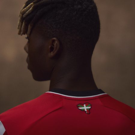 El Athletic en el Foco: La Nueva Camiseta Desata Tormenta Política