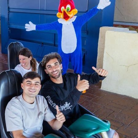 ¡Atracciones y Sonrisas! El Barça Desconecta en PortAventura Tras una Temporada de Éxitos