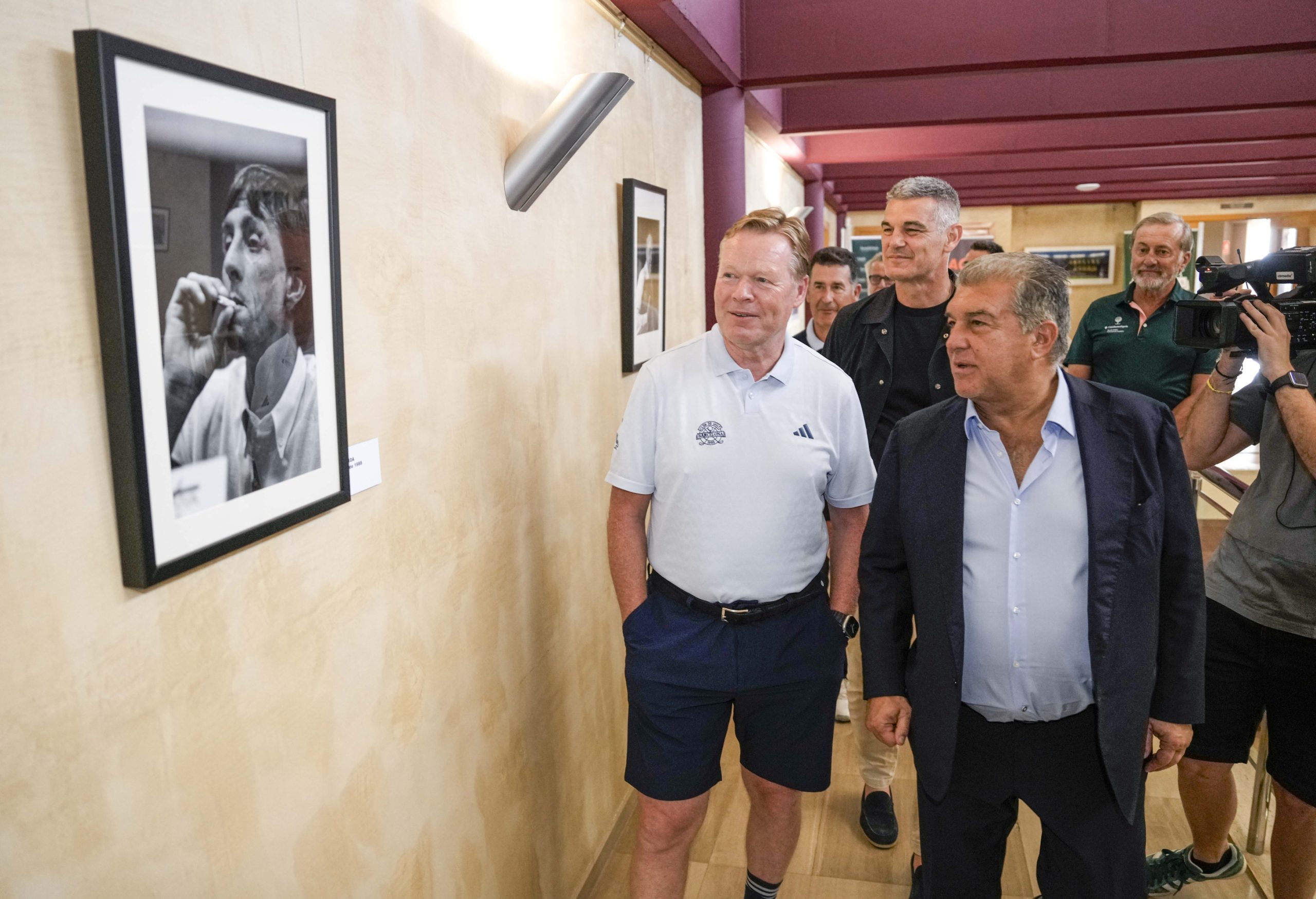 Koeman Cup: Solidaridad, Fútbol y Duras Declaraciones en Barcelona
