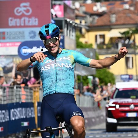 Bettiol se corona en Verbania, el Giro mantiene su líder intacto