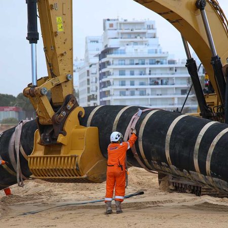 El Algarve Lucha Contra el Mar: Una Carrera Contra el Tiempo para Salvar Sus Playas