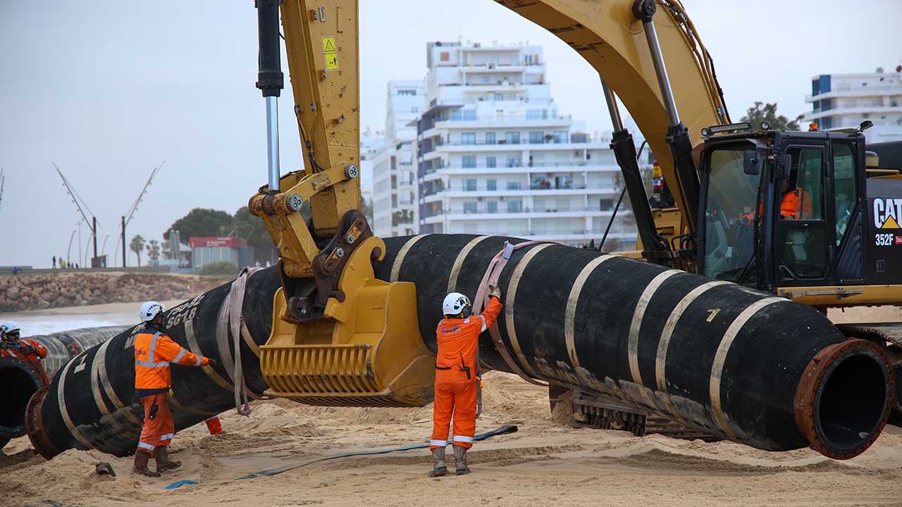El Algarve Lucha Contra el Mar: Una Carrera Contra el Tiempo para Salvar Sus Playas