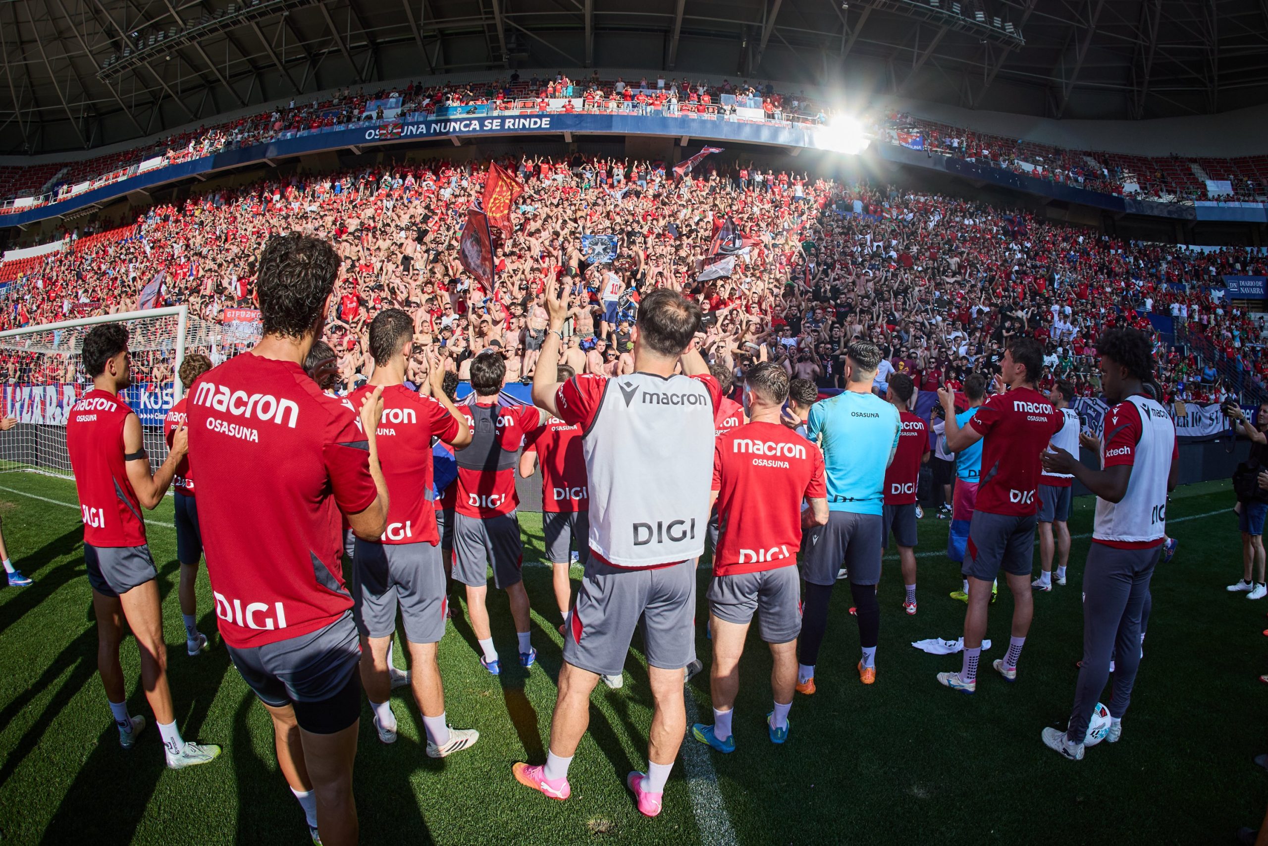 El Sadar Vibra: Osasuna y su Afición, un Pacto de Supervivencia Antes de la Batalla Final