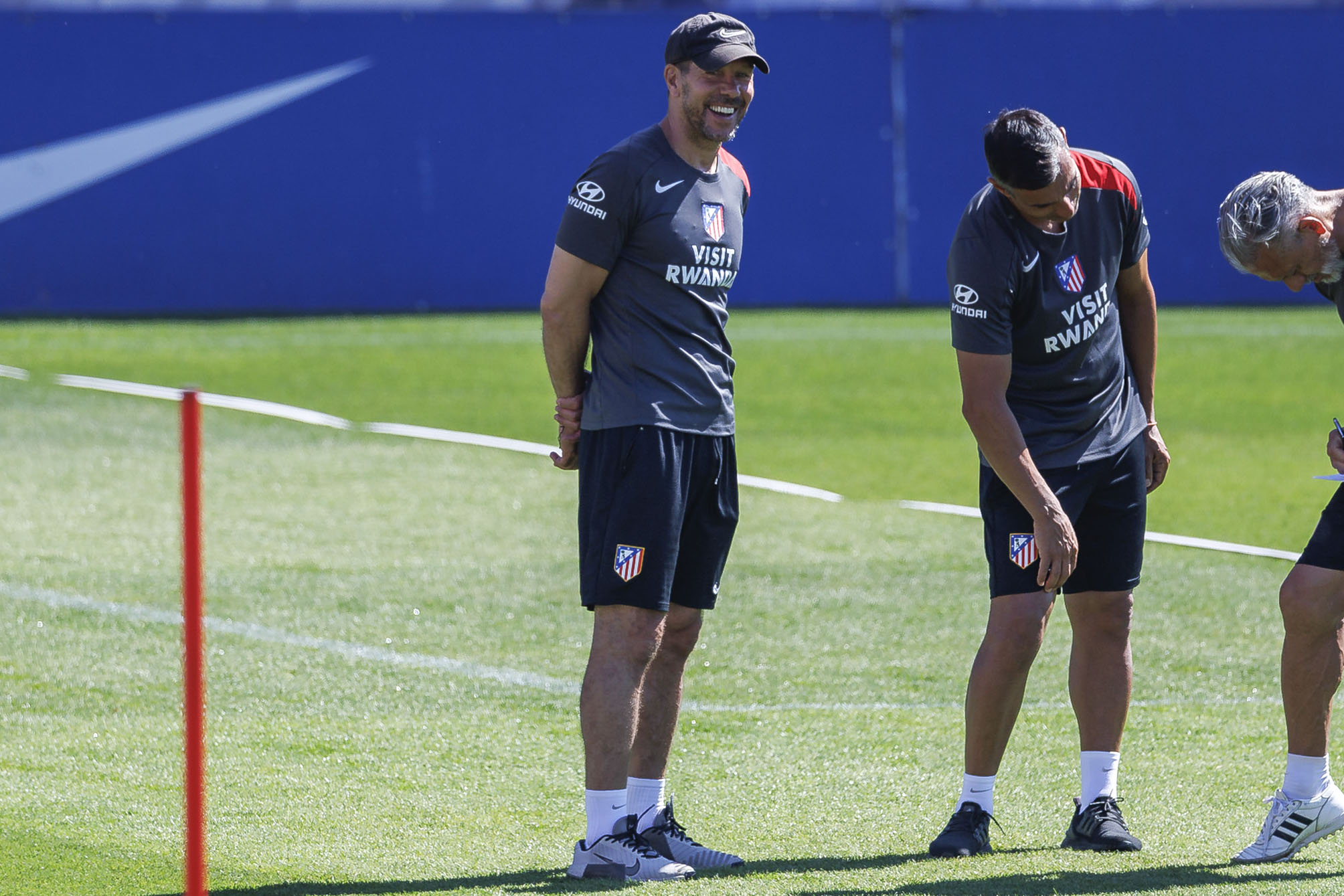 Simeone Frena las Expectativas: El Atlético y la Nueva Era de Apollo Sports
