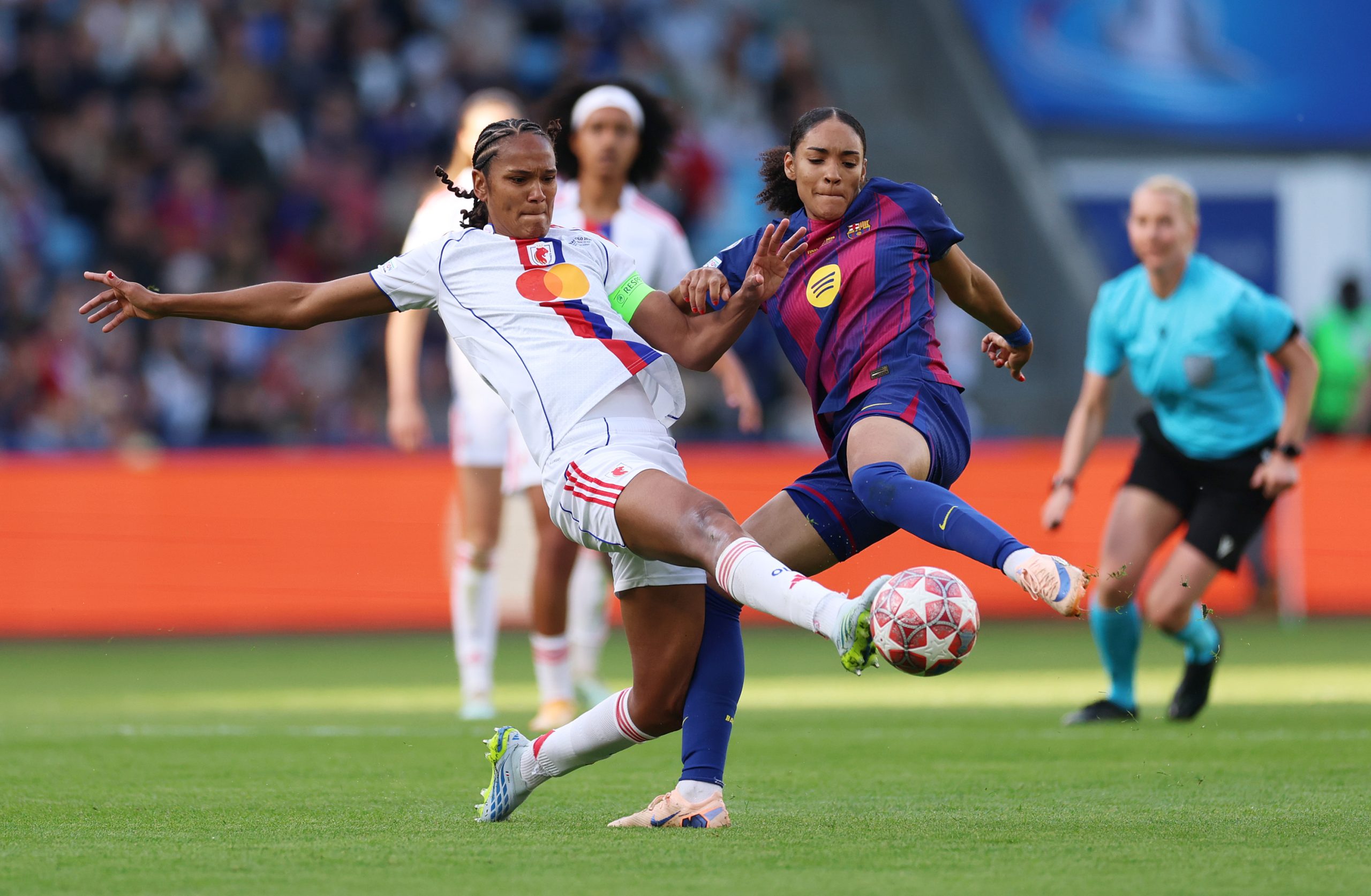 ¡El Barça Conquista Europa con un Festival de Fútbol y Salma Paralluelo como Estrella Fugaz!