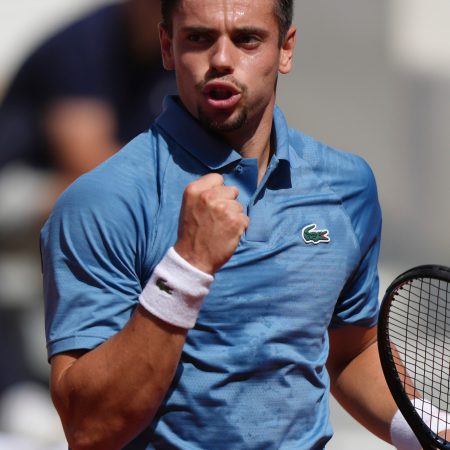 ¡Emergencia Digestiva Interrumpe Roland Garros! Tenista Abandona la Pista en Pleno Partido