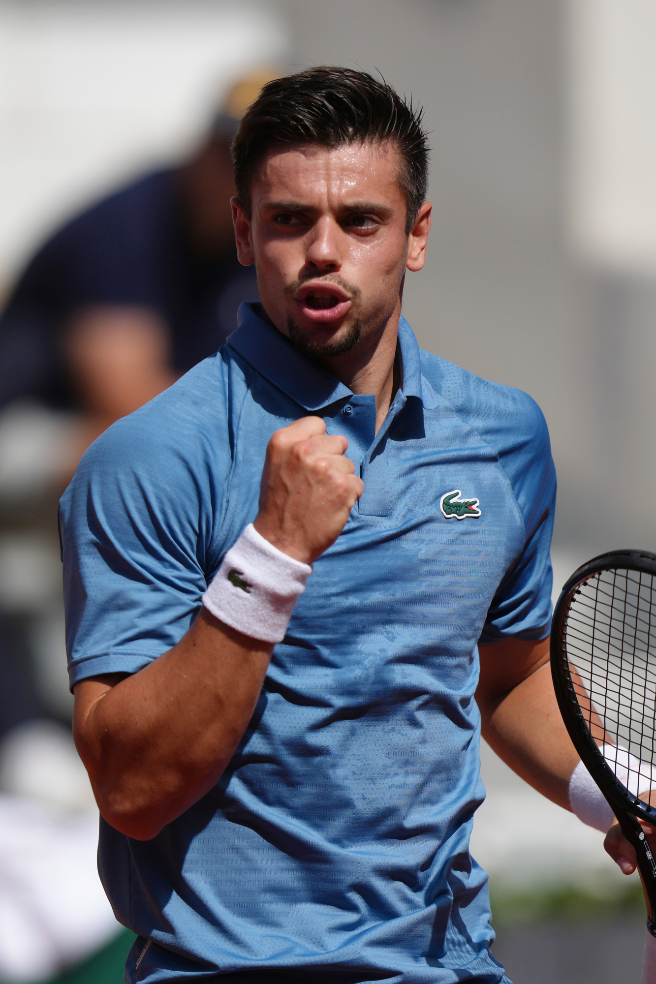 ¡Emergencia Digestiva Interrumpe Roland Garros! Tenista Abandona la Pista en Pleno Partido