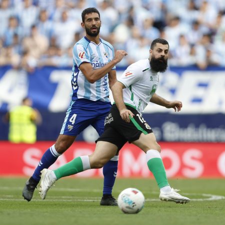 Málaga y Racing Firman un Empate que Deja el Ascenso en el Aire