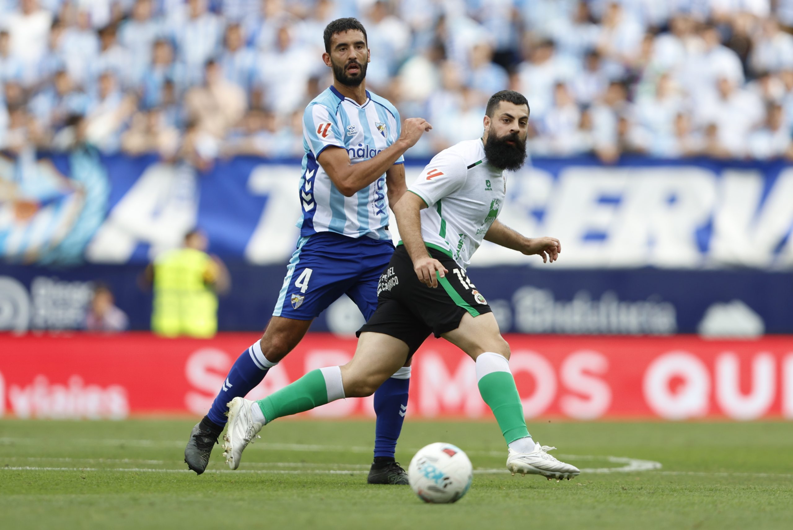 Málaga y Racing Firman un Empate que Deja el Ascenso en el Aire