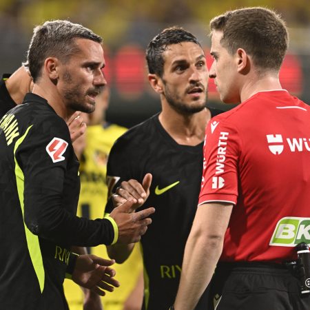 El Atlético de Madrid se despide de LaLiga con una goleada en contra y polémicas arbitrales