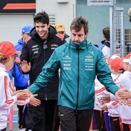 Alonso, Atrapado en la Trama de la F1: Entre la Genialidad y la Realidad del Aston Martin
