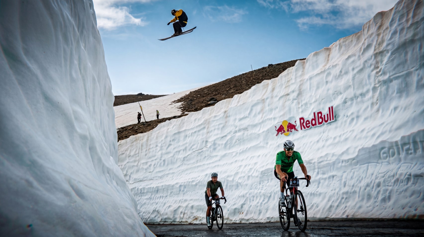 ¡Victoria Épica en el Techo de Europa! Fernández y Pavlova Conquistan el Veleta entre Nieve y Ciclismo