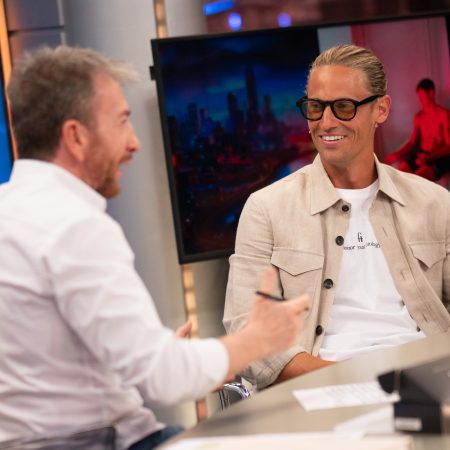 El ‘caso Llorente’ sacude la televisión: Piden rectificación a ‘El Hormiguero’ por mensajes sobre el sol y la salud