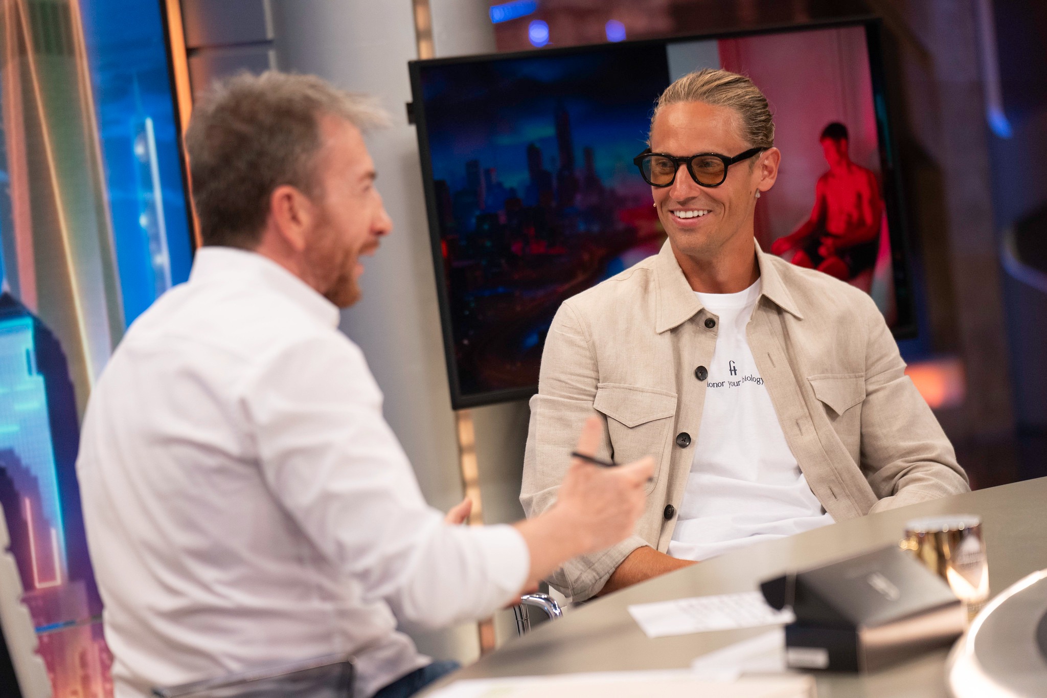 El 'caso Llorente' sacude la televisión: Piden rectificación a 'El Hormiguero' por mensajes sobre el sol y la salud