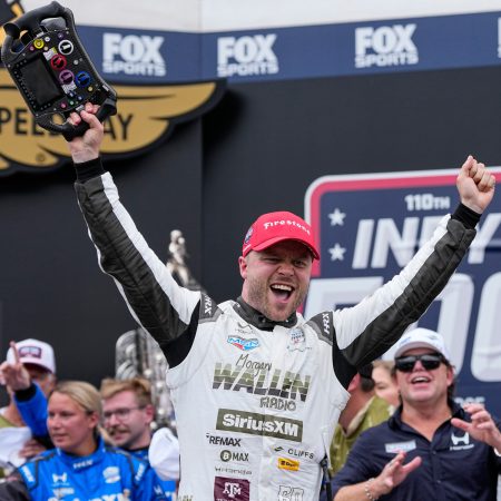 Rosenqvist Conquista las 500 Millas de Indianápolis y un Premio Histórico