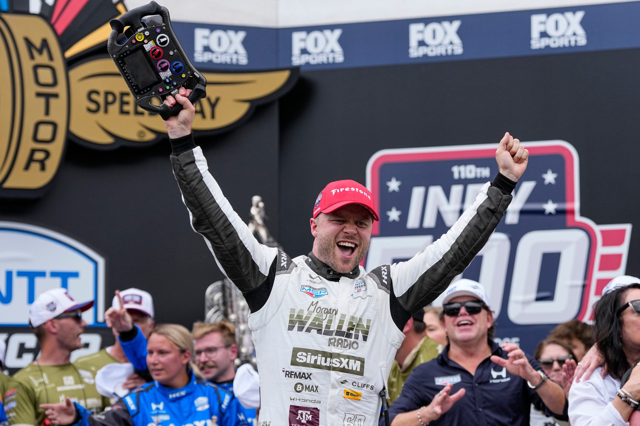 Rosenqvist Conquista las 500 Millas de Indianápolis y un Premio Histórico