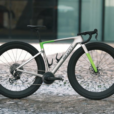 Scott Rompe Moldes: Las Ruedas XXL de 32 Pulgadas Llegan al Gravel de Competición