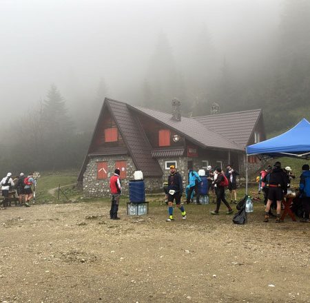 Transilvania 100: La Montaña Rumana Pone a Prueba la Resiliencia y la Seguridad en una Edición Marcada por Rescates