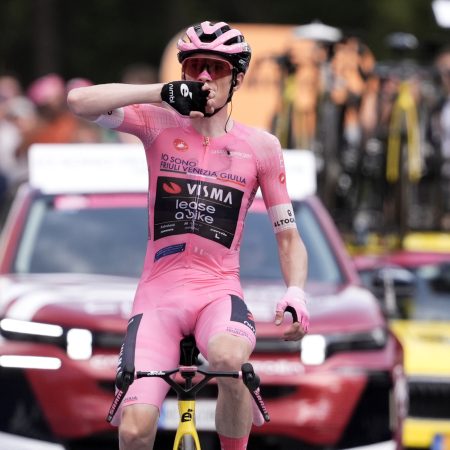 Vingegaard Domina el Giro: El Danés Consolida su Rosa con una Exhibición