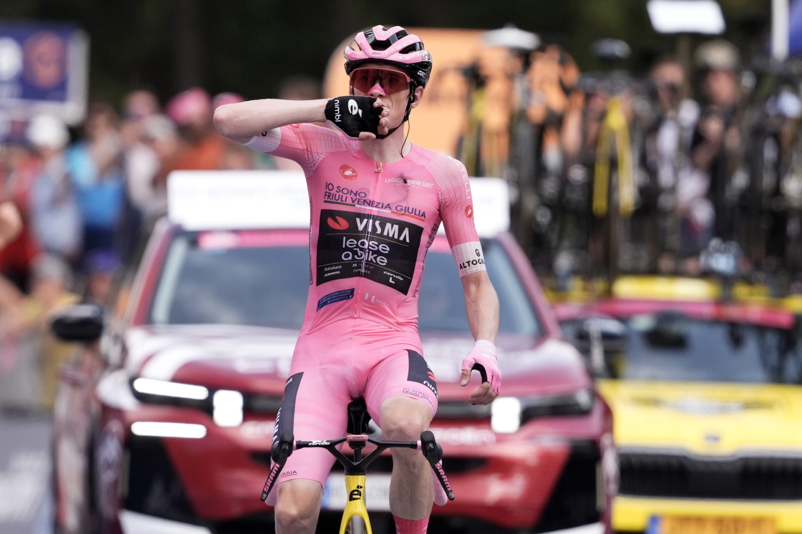 Vingegaard Domina el Giro: El Danés Consolida su Rosa con una Exhibición